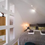Good Karma - Bright And Sophisticated Apartment With Balcony