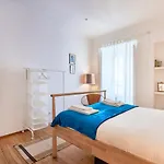 Spacious Bairro Alto Apartment With Courtyard, By Timecooler