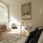 Chiado Bright Modern Apt With Ac Elevator