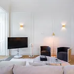 Whome | Av. Da Liberdade Deluxe Apartment W/ S-Pool, Gym & Parking