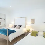 Spacious Bairro Alto Apartment With Courtyard, By Timecooler