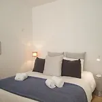 Chiado Bright Modern Apt With Ac Elevator