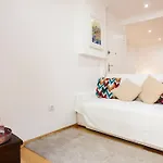 Charming Studio In Mouraria