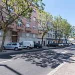Fabulous 2 Bed Apt in Restelo close to tram