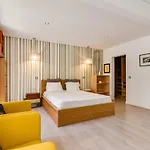 Fabulous 2 Bed Apt in Restelo close to tram