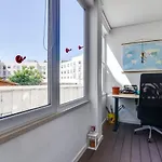 Charming 2 Bedroom Apartment At Restelo