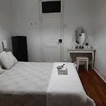 Sunny Terrace Apt, Close To Downtown! 2 Bedroom Flat