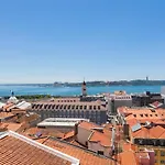 Breathtaking River-City View Two Private Terraces 3 Bedrooms&3 Bathrooms 17th Century Building Central Bica Chiado District