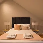 Iconic & Elegant Design 2 Bedroom Apt By Fs