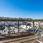 Lisbon Heart Apartments - Yellow Apartment By Lovelystay