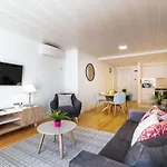 Amazing 1Bdr Apartment In Chiado By Lovelystay