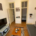 Tomás Surf Shelter Apartment