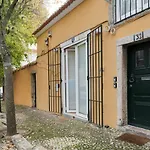 The Yellow House Spacious Duplex In Prazeres District