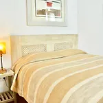 Bright And Spacious Three Bedroom Apt In The Heart Of Lisbon