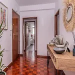Cozy 3 Bedroom Apartment In Front Of The Subway