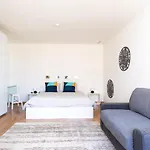 Ambassador River Shower Suites