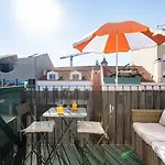 Bright Tailor Made Flat With A View In Estrela