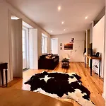 Bright And Sunny Apartment