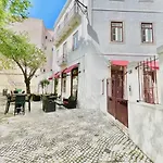 Vila Rosário 3 Charming with Patio&A/C - by HOMEFUL