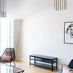 Flh Mouraria Art Apartment With Pool