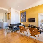 Castelo Design Aparment W/ Balcony & Super View By Lovelystay