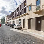 Deluxe 2Bdr Apartment W/ Patio By Lovelystay