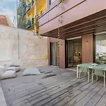Deluxe 2Bdr Apartment W/ Patio By Lovelystay