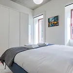 Deluxe 2Bdr Apartment W/ Patio By Lovelystay