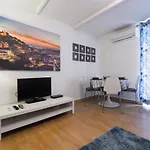Alfama Apartments & Studios