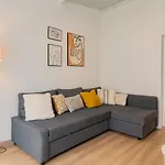 Lovely & Bright Family Flat W/ Patio