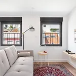 Altido Sunny Apt With Terrace Near Lisbon Centre
