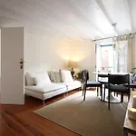 Chic Urban Retreat At Downtown With Balcony & Views