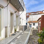 Whome Alfama 2-Bed Minimalist Retreat For Digital Nomads & Remote Workers