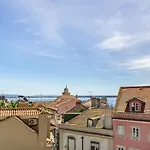 Whome Alfama 2-Bed Minimalist Retreat For Digital Nomads & Remote Workers