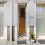 Whome Alfama 2-Bed Minimalist Retreat For Digital Nomads & Remote Workers