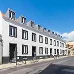 Lisbon Hill House - No. 589C