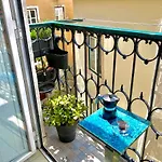 Central Lisbon Balcony Apartment