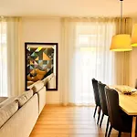 Lucky Alameda Apartment
