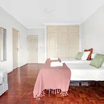 Wonderful Shared Apartment In Alfornelos - Near Metro!