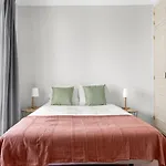 Wonderful Shared Apartment In Alfornelos - Near Metro!