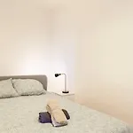 Relax In Lisbon For 4 People With Terrace And Parking
