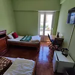 Lisbon Twin Room In Penha De Franca Lisbon