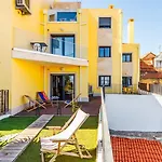 110M2 Flat, Large Terrace With A View And A Garden