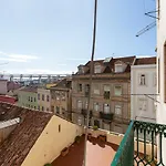 4Br Lisbon Apartment - Central Location