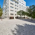 Modern Apartment In Parque Das Nacoes