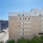 Modern Apartment In Parque Das Nacoes