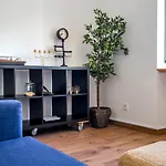 T1 Apt In Alcantara 15 Mins From Docas