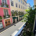 Arty Home In The Heart Of Lisbon , Baixa Chiado
