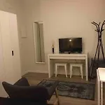 Charming Studio Apartment In Campolide - 2F