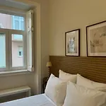 Romantic & Renewed 1 Bedroom Apartment In Campolide - 1E